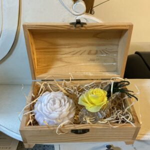 Art. ROSE STABILIZZATE BAULE CON CANDELA